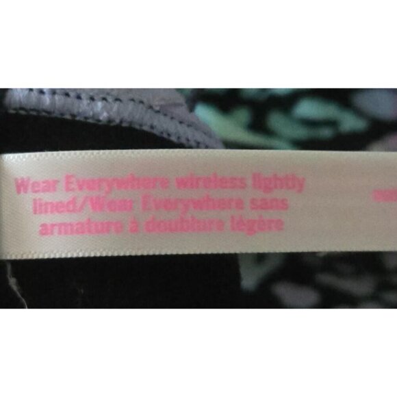 PINK Victoria's Secret Bra Wear Everywhere Wireless Lightly Lined size 36DD - Picture 8 of 8